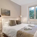 Charming View דירה